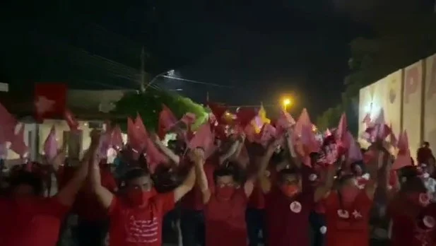 José Cavalcante Neto causa aglomeração em Bertolínia