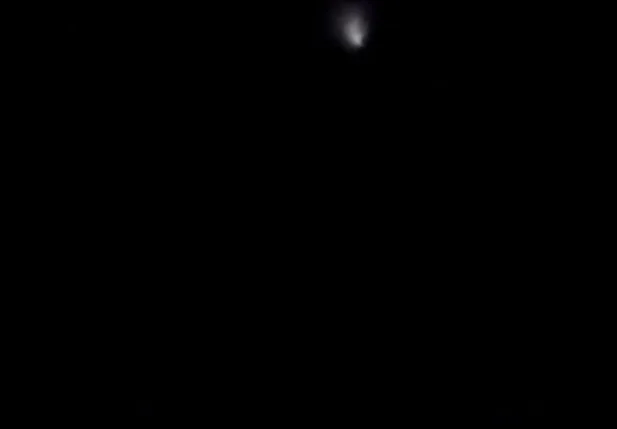 Luz misteriosa é registrada no céu e intriga moradores em Teresina