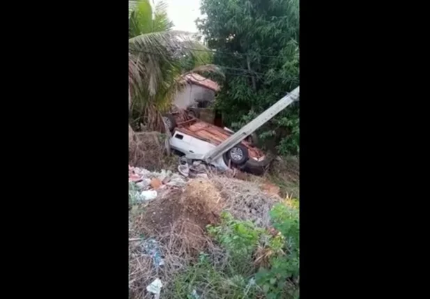 Motorista perde controle da direção e capota veículo no PI