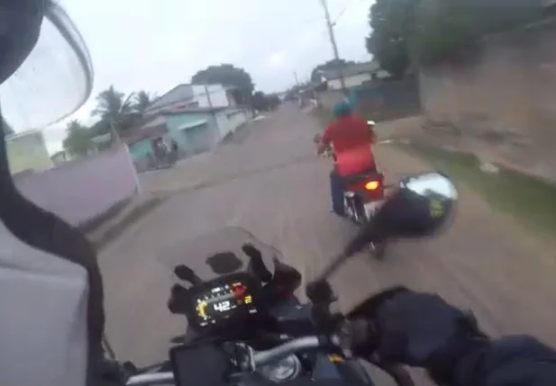 Vídeo registra perseguição da PRF a motociclista em Buriti dos Lopes