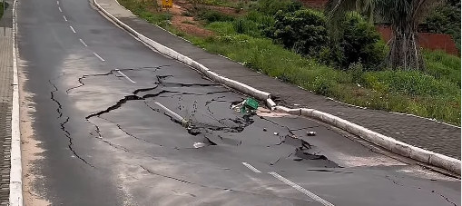 Trecho de avenida no Vale do Gavião é interditado