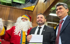 Deputados da Alepi adotam cartinhas do Papai Noel dos Correios