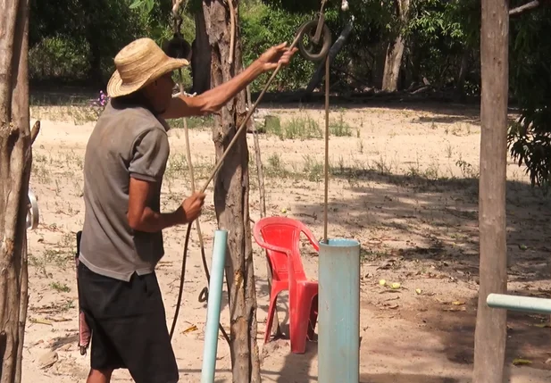 Abandonadas pela Prefeitura, famílias são obrigadas a beber água suja em União