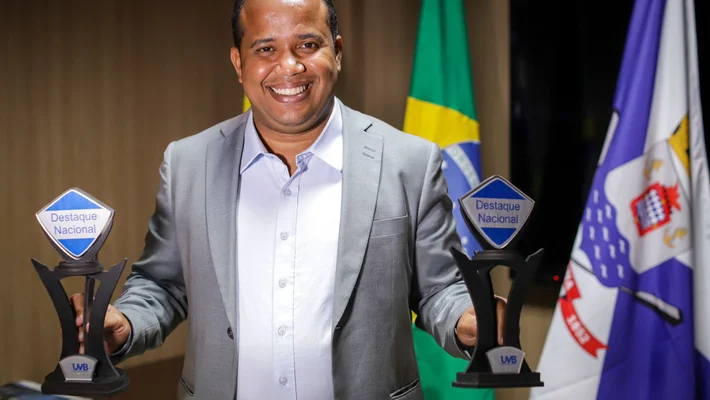 Vereador Enzo Samuel recebe Prêmio Destaque Nacional em Brasília