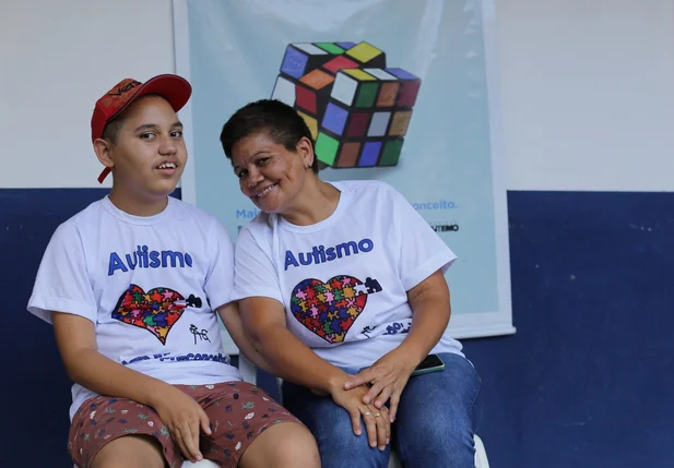 Mãe detalha os desafios e alegrias de criar filho com autismo