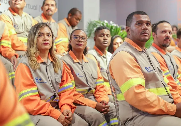 Equatorial Piauí forma turma da Escola de Eletricistas