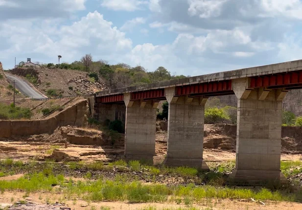 Moradores denunciam estrutura de ponte sobre o Rio Poti em Alto Longá